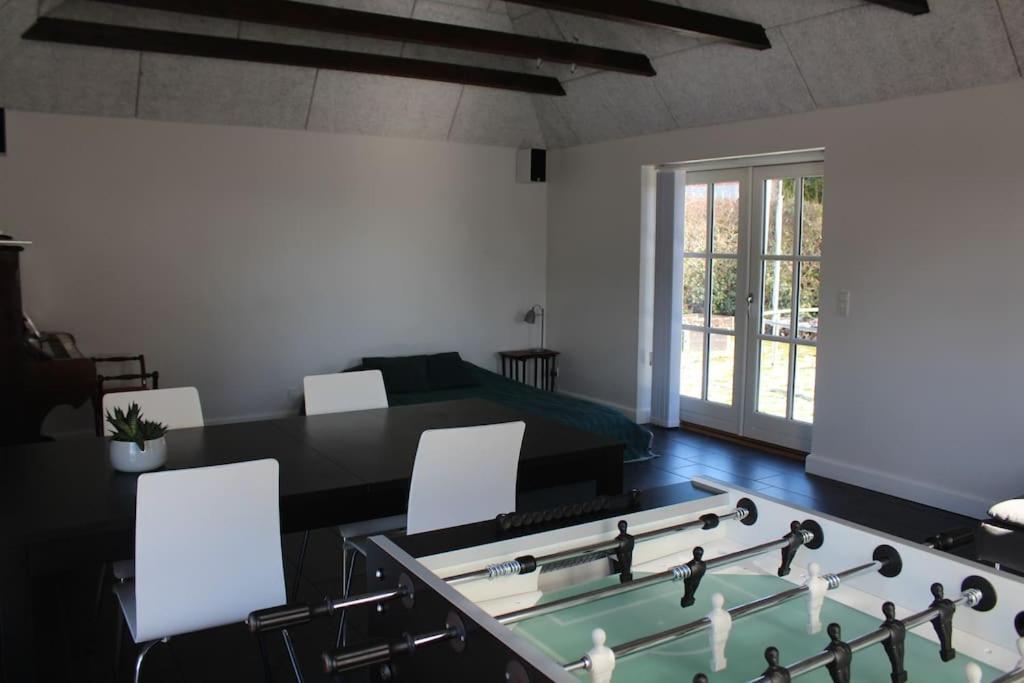 Large Modern Family Room - “Arnely” Tommerup Exteriér fotografie