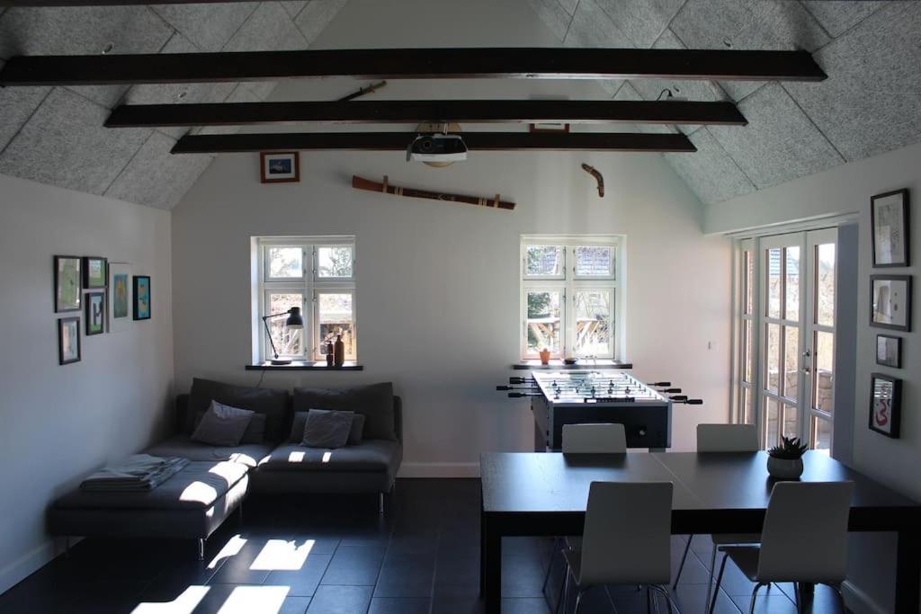 Large Modern Family Room - “Arnely” Tommerup Exteriér fotografie