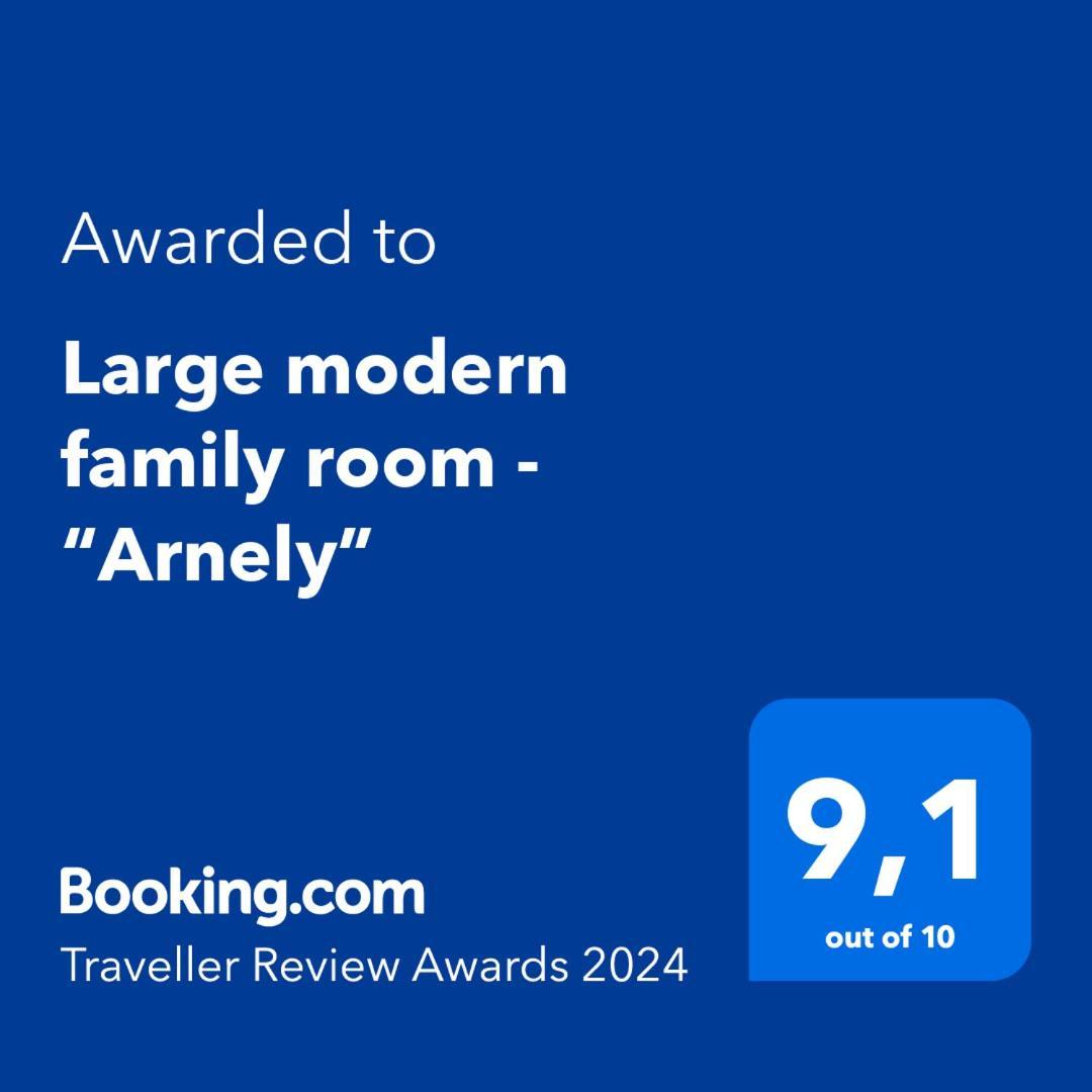 Large Modern Family Room - “Arnely” Tommerup Exteriér fotografie